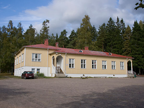 Hyvink&auml;&auml;nkyl&auml;n puukoulu